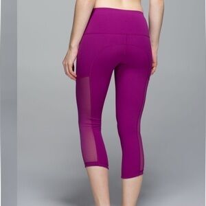LULULEMON Hot To Street Regal Plum Cropped Leggings with Mesh Panels